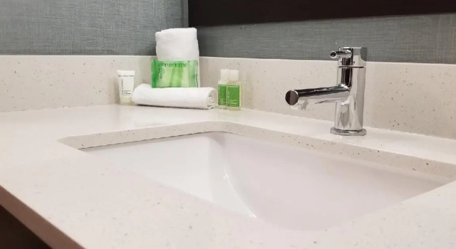Четырёхместный номер Standard Holiday Inn Youngstown-South - Boardman by IHG