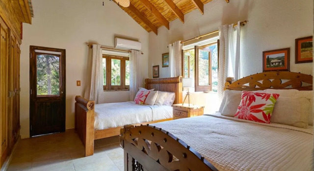 4BR Wood Mountain Villa Jarabacoa Heated Pool, Забронировать Вилла Отели Харабакоа с парковкой, Парковка