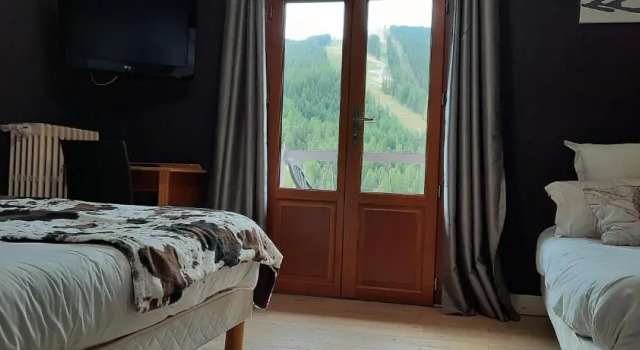 Трёхместный номер Standard с балконом и с красивым видом из окна Hôtel Chastellares