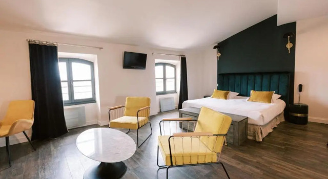 Полулюкс Le Victoria Boutique Hôtel - Charme au coeur du village historique - Accueil Vélo - Séminaire - Bar Lounge - Piscine