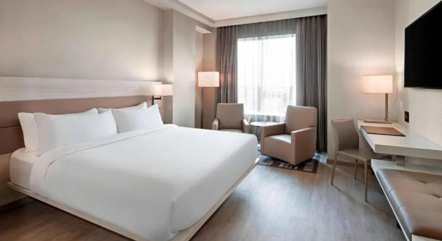 Четырёхместный номер Standard AC Hotel by Marriott Gainesville Downtown