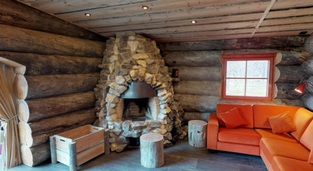 Kakslauttanen Arctic Resort - Igloos and Chalets, Book Chalet Kakslauttanen Lapland