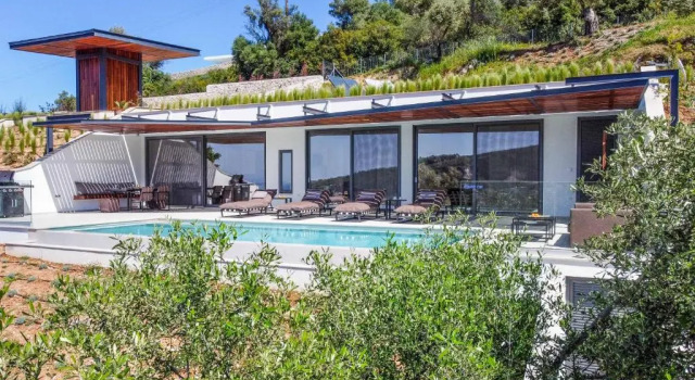 Villa Beyond the Horizon