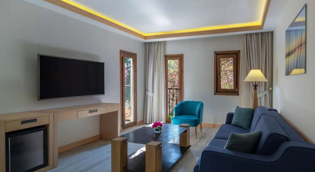 Люкс с 2 комнатами DoubleTree by Hilton Bodrum Marina Vista