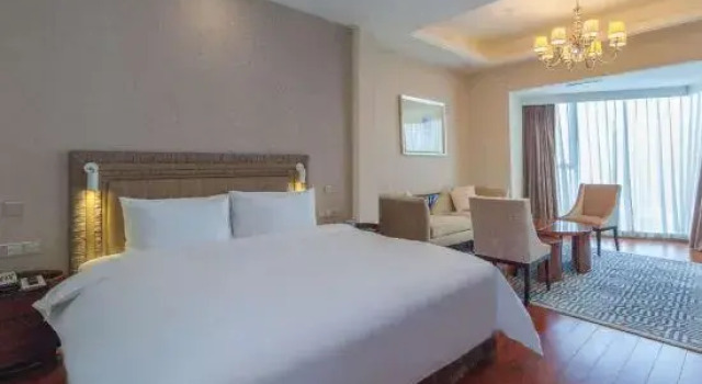 Люкс с 2 комнатами с видом на море Grand Hotel Qinhuang