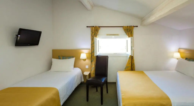 Standart oda Hôtel Saint Geniès