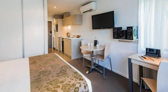 Студия Quest Albany Serviced Apartments