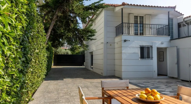 Апартаменты Luxury 3-bedroom House in Central Glyfada