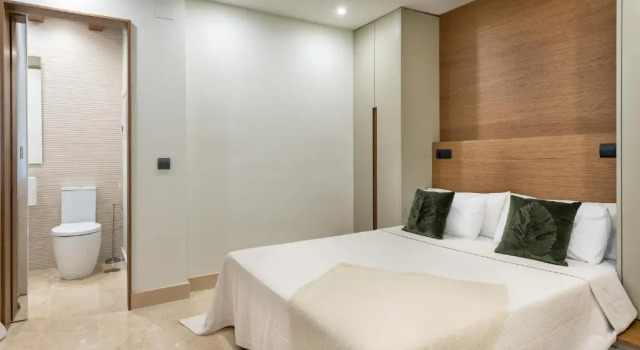 Stunning Modern Apt Frontline beach - RDR206