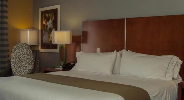 Номер Standard Holiday Inn Express & Suites Perry-National Fairground Area by IHG