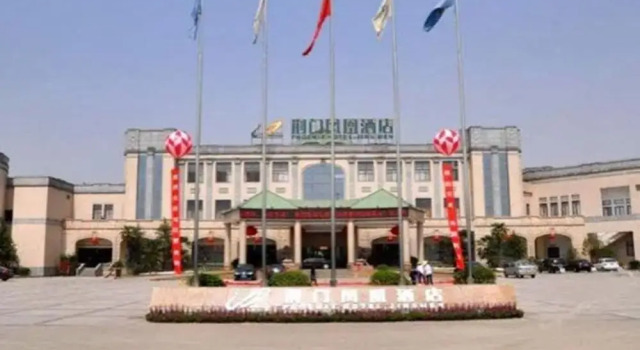 Phoenix Hotel, Rezerwuj Hotel Hotele 4-gwiazdkowe w Jingmen, 4*