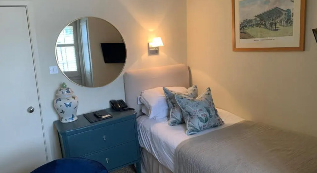 Номер Standard Vancouver Hotel & Studios