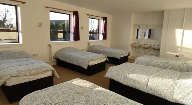 NABA, Boek Pension Hotels in Leinster met parkeren, Parkeren
