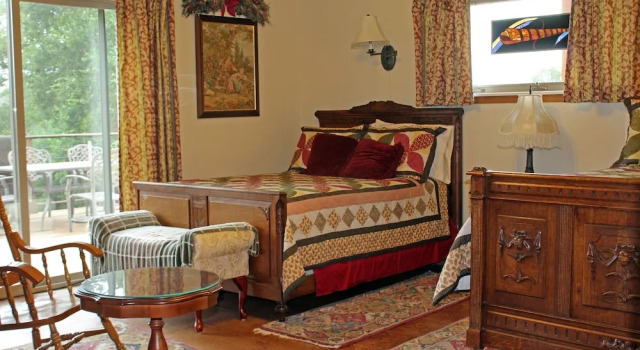 Четырёхместный номер Standard с балконом и с видом на окрестности Prow'd House Bed & Breakfast