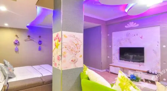 Kunming Xiaomengwan Theme Hotel, Rezerwuj Hotel Hotele w Kunming z parkingiem, Parking
