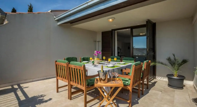 Апартаменты с видом на море Holiday Home Petra