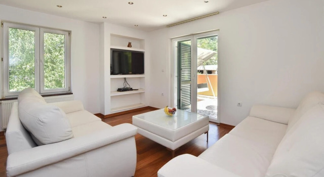 Stunning Home in Sinj With Sauna, Wifi and 4 Bedrooms, Buchen Sie Hotel Hotels in Gespanschaft Split-Dalmatien mit Pool, Schwimmbad