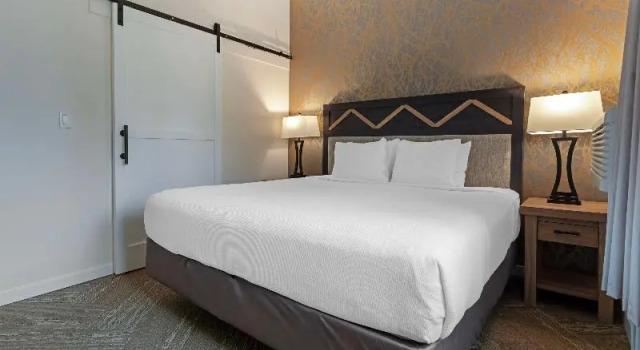 Люкс с балконом Best Western Plus Inn at the Vines