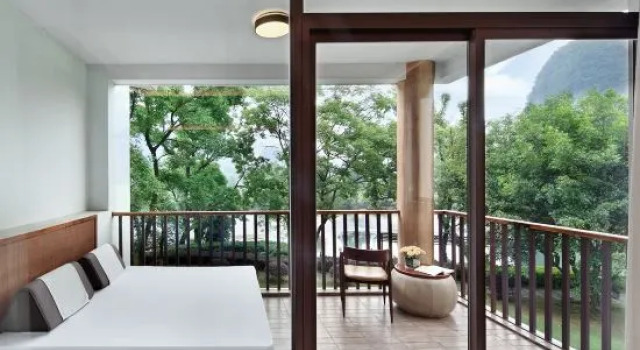 Sviitti parvekkeella vuoristomaisema Yangshuo Resort