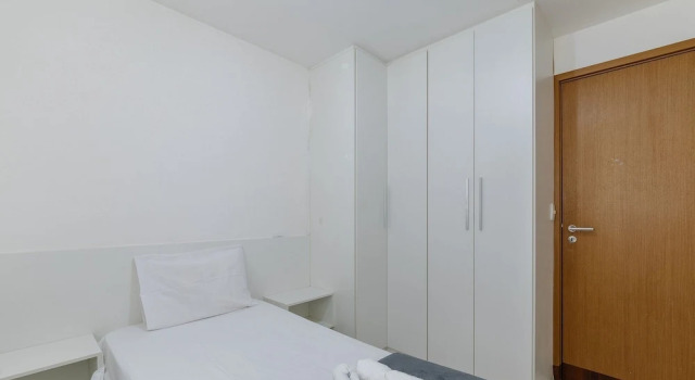 2 Bedroom Apartment 700 m From the Beach Mbr0108