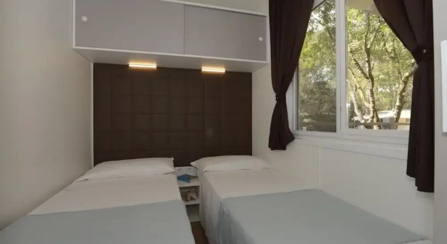 Modern Chalet in Pine Grove, Забронировать Шале Коттеджи Байя-Домиция, Коттедж