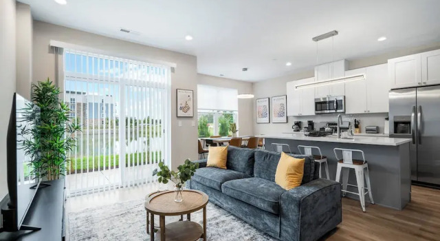 Апартаменты Spacious 4BR Warrenville Home- Rep 1