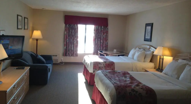 Четырёхместный номер Standard Petawawa River Inn & Suites