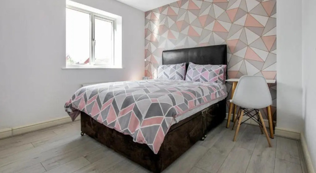 Pink Sapphire Double Room with En-suite & Wifi, Забронировать Отель Дерби Дербишир