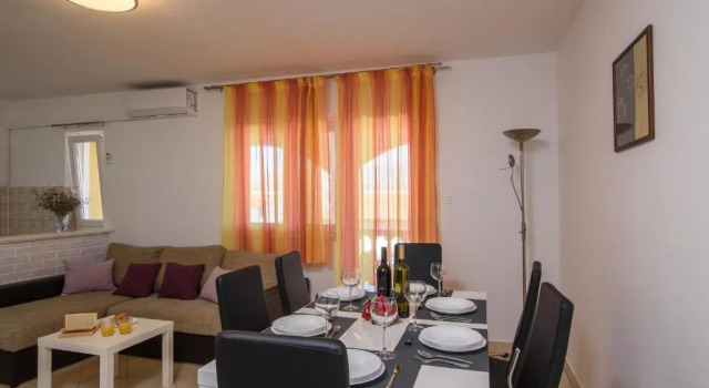 Apartments Karmen, Забронировать Апартаменты/квартира Арбания Трогир