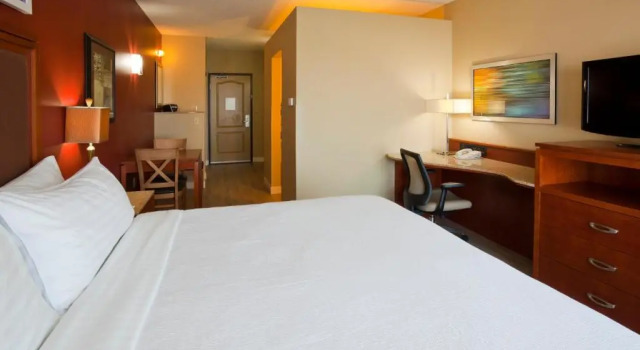 Семейный люкс Holiday Inn Hotel & Suites Maple Grove Northwest Minneapolis-Arbor Lakes by IHG