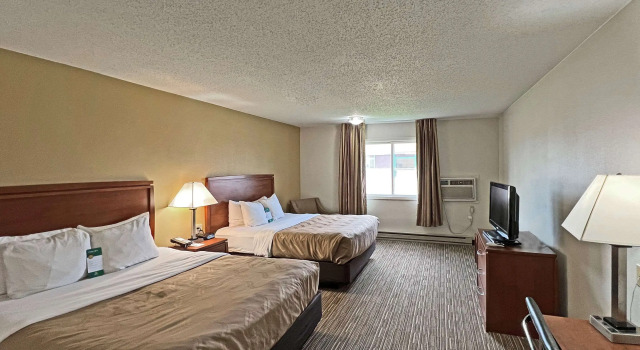 Четырёхместный номер Standard Quality Inn Mitchell I-90