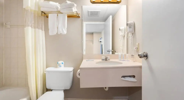 Номер Standard с балконом Tidelands Caribbean Boardwalk Hotel and Suites