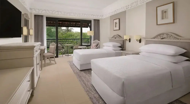 Двухместный номер Deluxe с балконом и с видом на сад Mustika Yogyakarta Resort and Spa