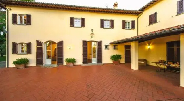 Villa L'Arco, Buchen Sie Villa Hotels in Elsa-Tal mit Parkplatz, Parkplätze