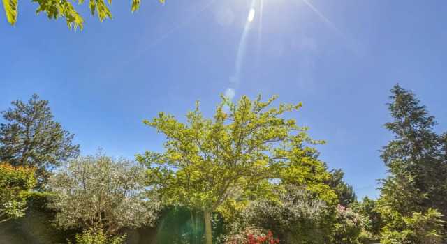 Modern Holiday Home in Barry-d'Islemade with Pool, Book Hotel Hotels in Castelsagrat with Parking, Parking
