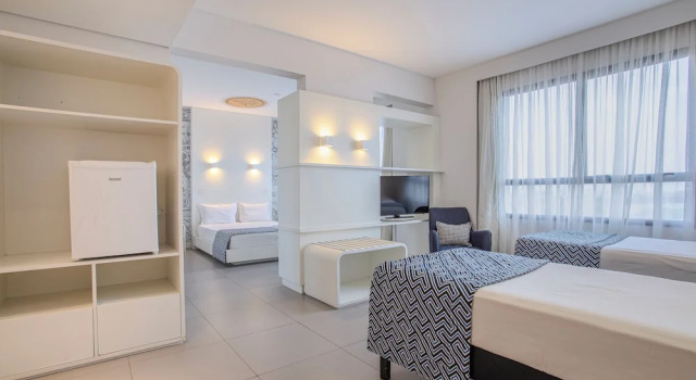 Четырёхместный семейный люкс Nacional Inn Palmas