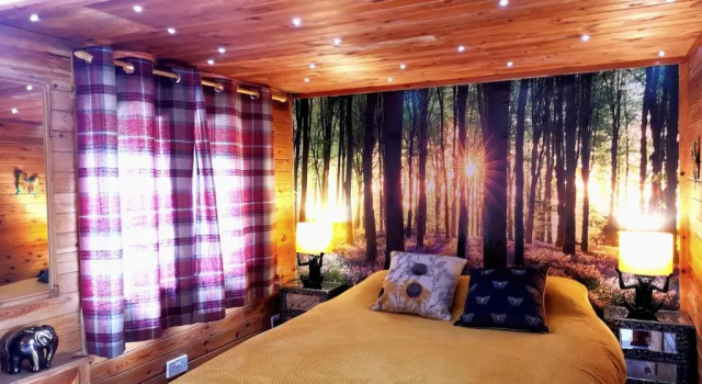 Otter 1 - Private Hot Tub - Bali Inspired Lodge - Bath - Longleat - Wiltshire, Забронировать Отель Уорминстер Уилтшир