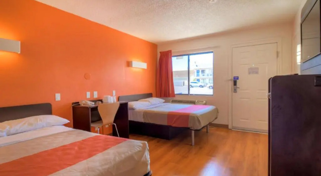 Четырёхместный номер Deluxe Motel 6 Las Vegas, NV - I-15 Stadium