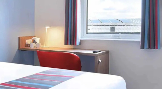 Travelodge Welwyn Garden City, Забронировать Отель Отели Англии с бассейном, Бассейн
