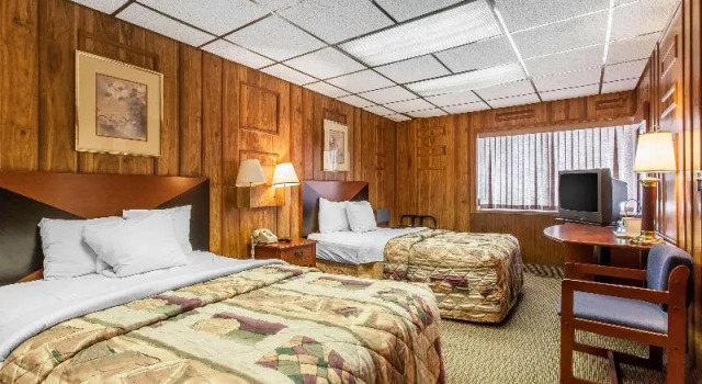 Четырёхместный люкс Rodeway Inn Sandusky North