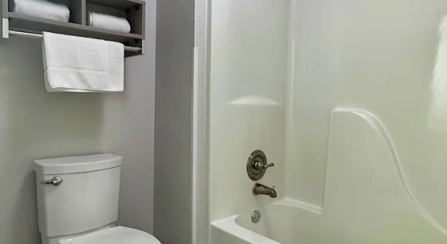 Двухместный номер Standard с балконом Super 8 by Wyndham Prattville Montgomery