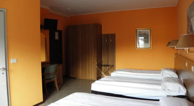 Четырёхместный номер Economy Hotel Corona