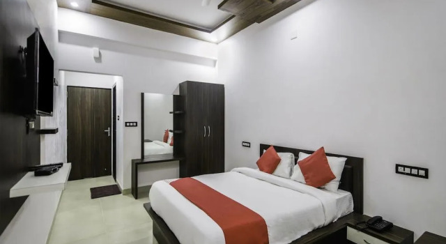 OYO 25084 Hotel Jai Hind