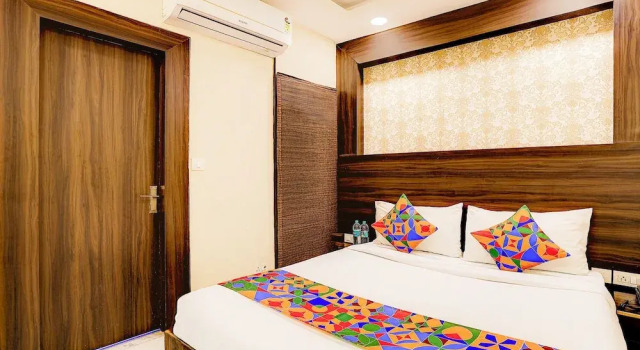 Номер Deluxe FabHotel Comfort Stay I - 700m from Metro Multispeciality Hospital Noida
