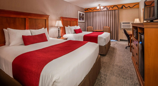 Четырёхместный номер Standard с балконом Best Western Plus Rivershore Hotel