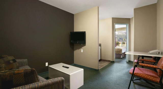 Super 8 by Wyndham Revelstoke BC