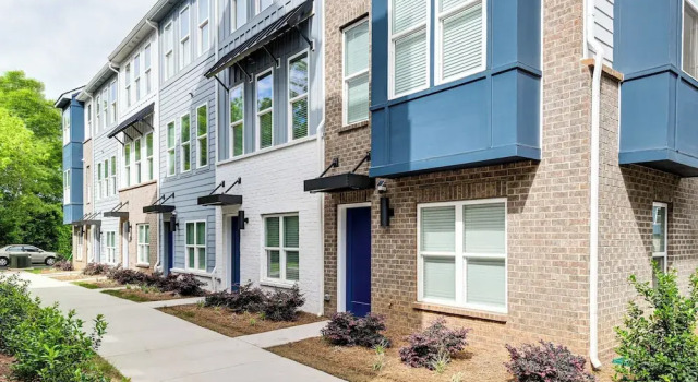 Апартаменты 2 Mi to Uptown Charlotte: Townhome w/ Balconies!