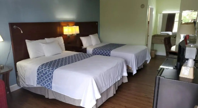 Четырёхместный номер Standard Econo Inn