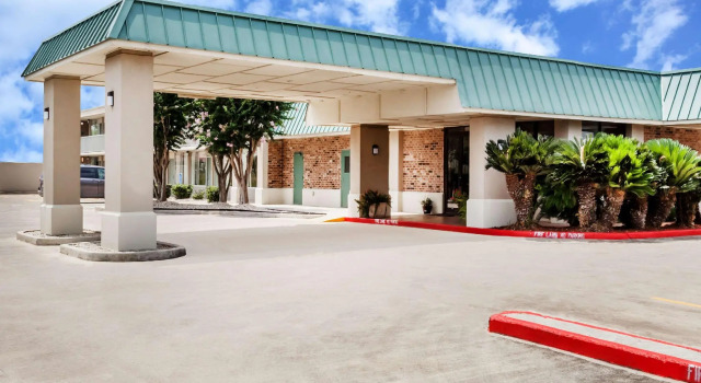 Номер Standard Days Inn by Wyndham Seguin TX
