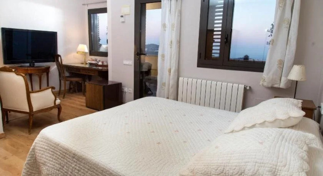Anitas Bed and Breakfast, Забронировать Отель Отели Барселоны 3 звезды, рядом с Госпиталь Кирон Барселона, 3*
